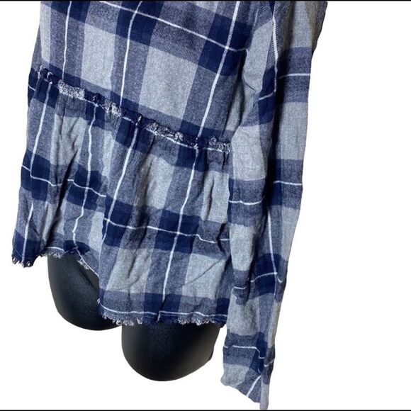 Cloth & stone small grey and blue plaid long sleeve button back top - Picture 3 of 4